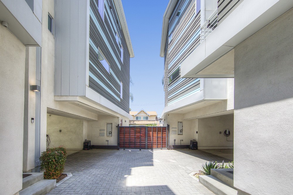 Elfyer - Los Angeles, CA House - For Sale