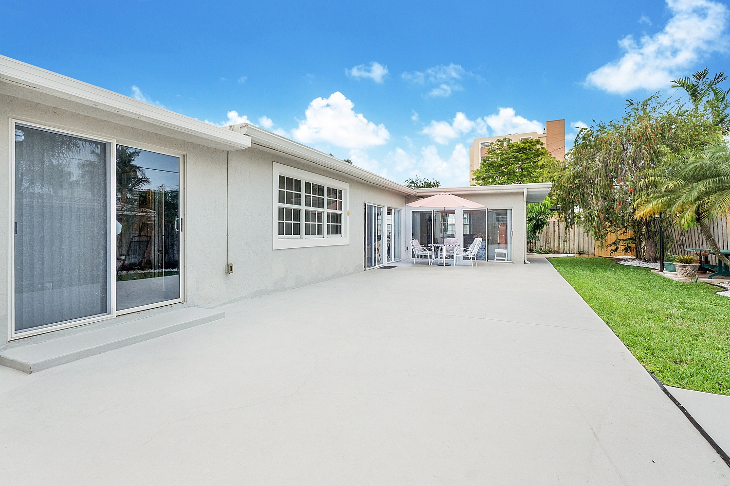 Elfyer - Hallandale Beach, FL House - For Sale