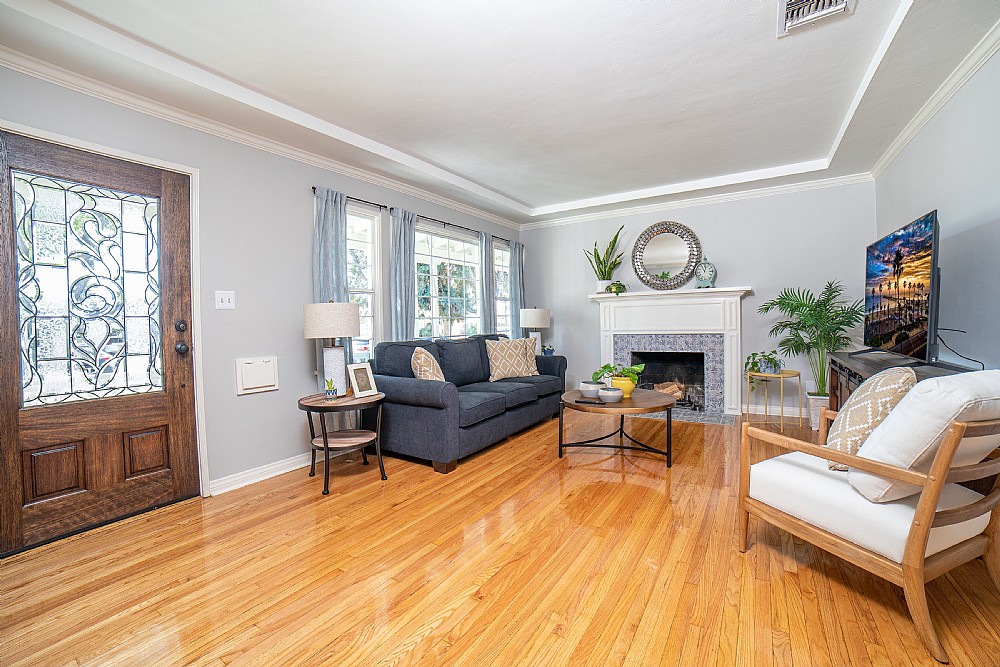 Elfyer - Burbank, CA House - For Sale