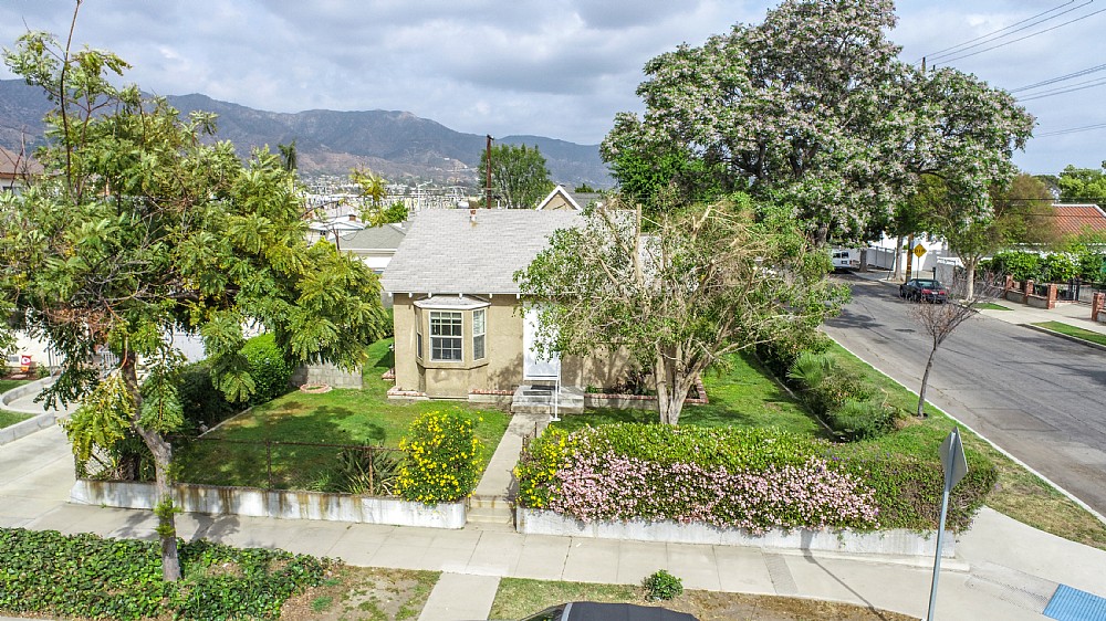 Elfyer - Burbank, CA House - For Sale