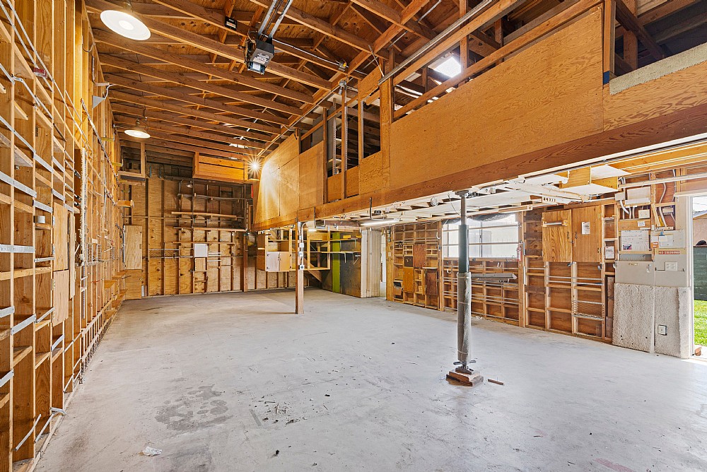 Elfyer -  Burbank, CA House - For Sale