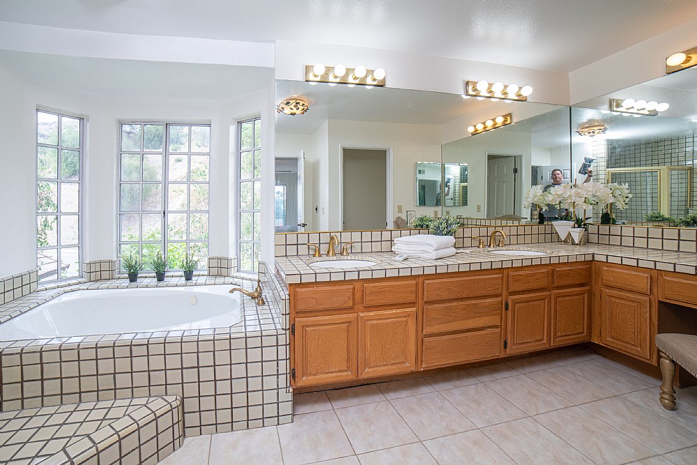 Elfyer - Burbank, CA House - For Sale