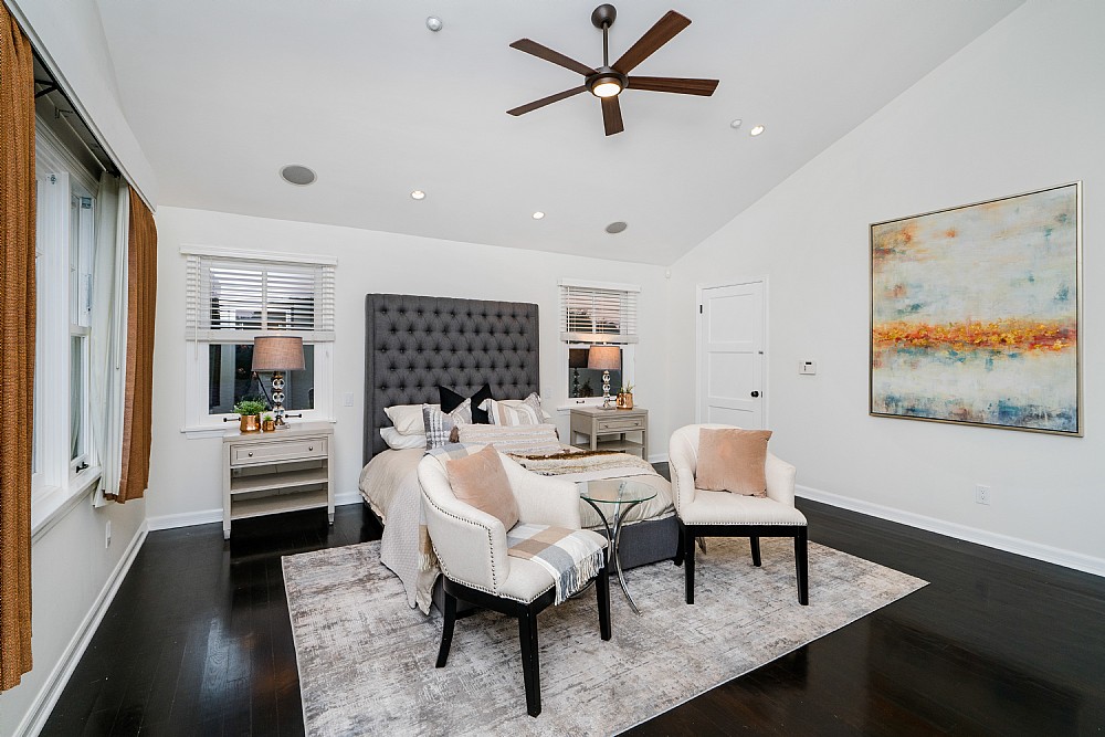 Elfyer - Burbank, CA House - For Sale