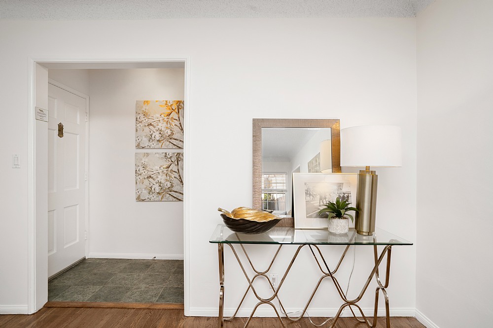 Elfyer - Burbank, CA House - For Sale