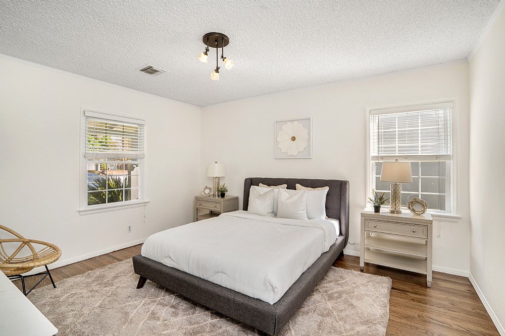 Elfyer - Burbank, CA House - For Sale