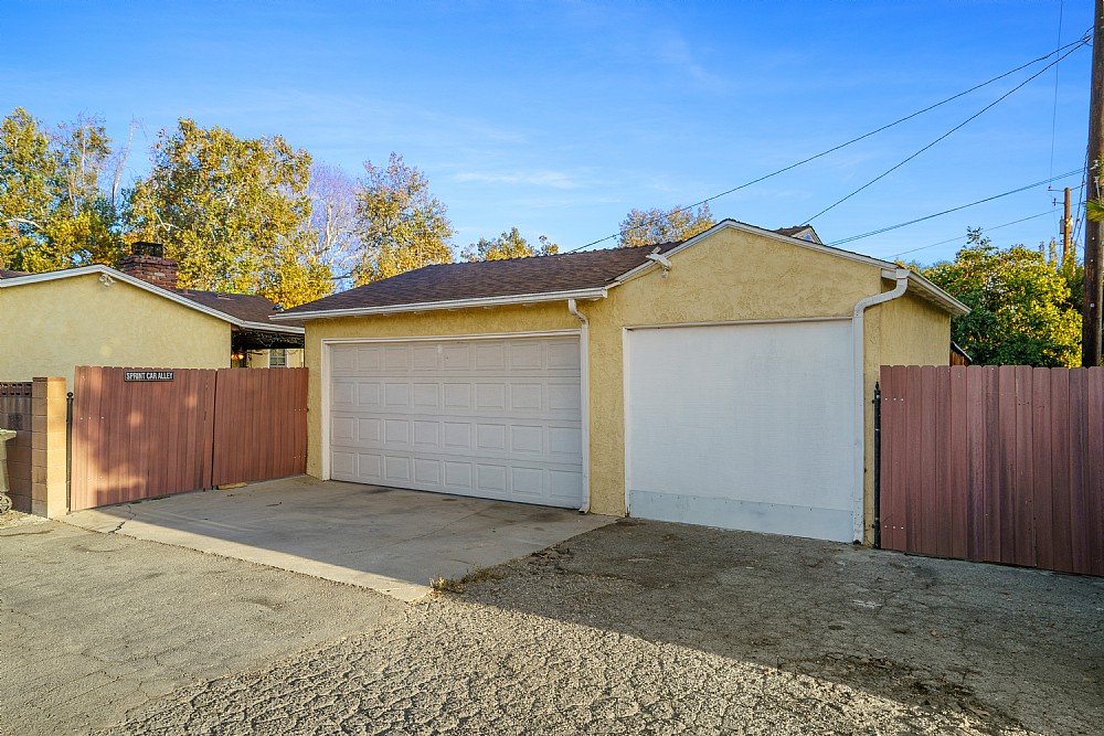 Elfyer - Burbank, CA House - For Sale