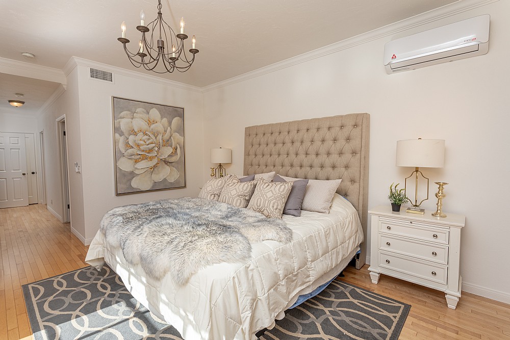 Elfyer - Burbank, CA House - For Sale