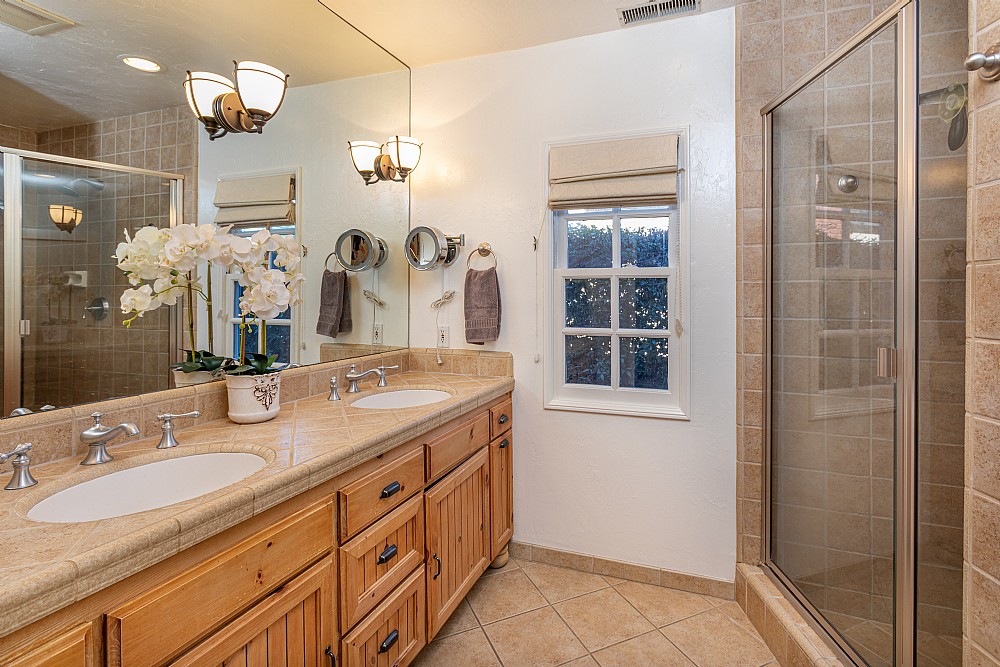 Elfyer - Burbank, CA House - For Sale