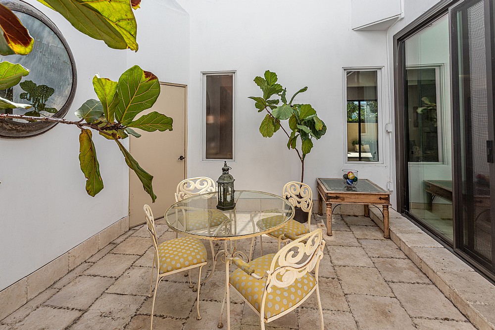 Elfyer - Los Angeles, CA House - For Sale