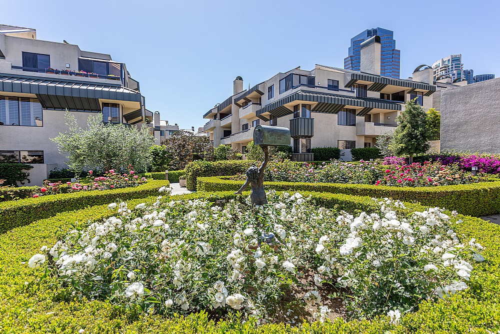 Elfyer - Los Angeles, CA House - For Sale