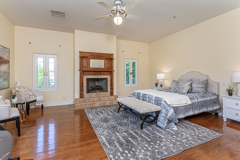 Elfyer - Burbank, CA House - For Sale