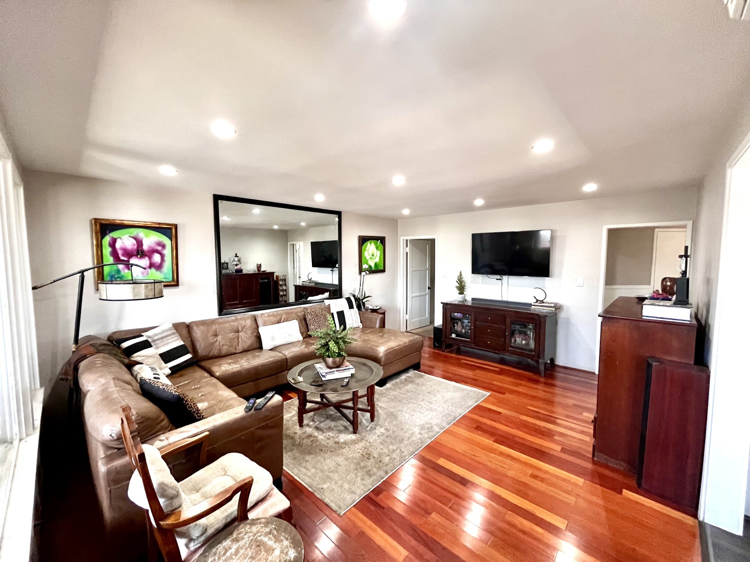 Elfyer - Burbank, CA House - For Sale