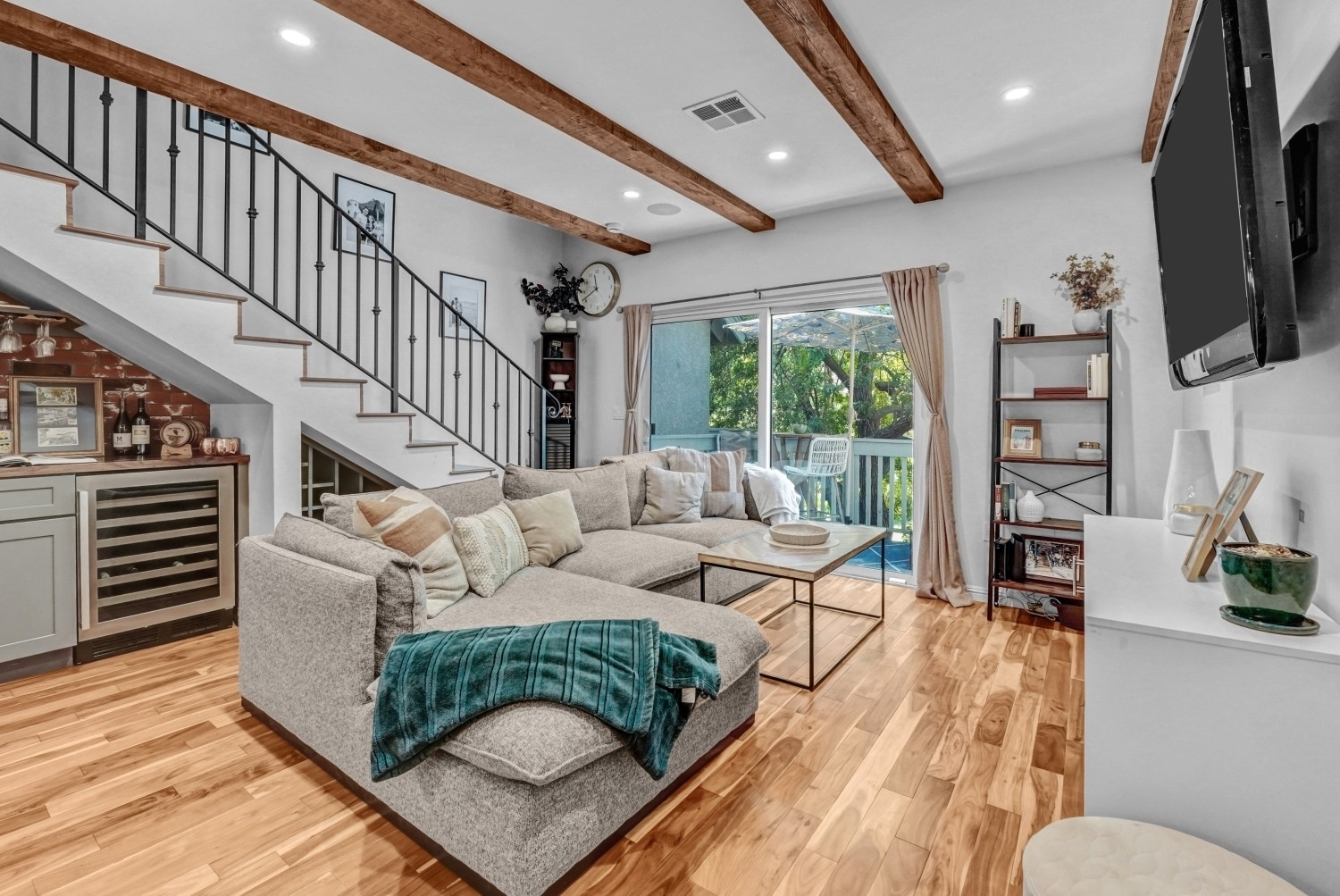 Elfyer - Canoga Park, CA House - For Sale