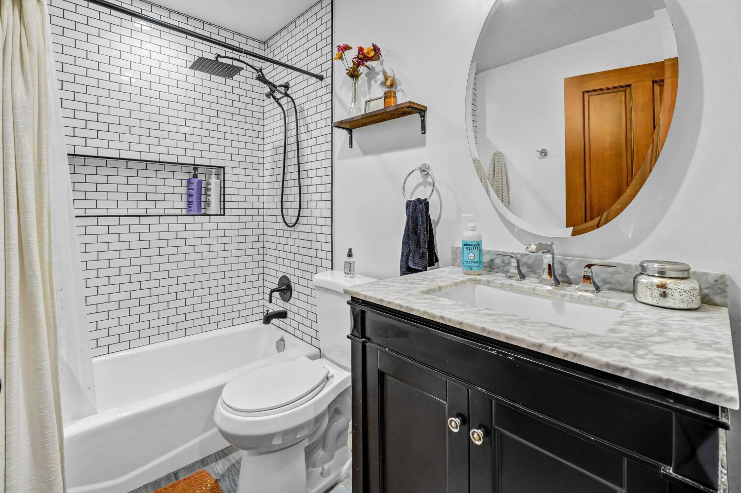 Elfyer - Canoga Park, CA House - For Sale