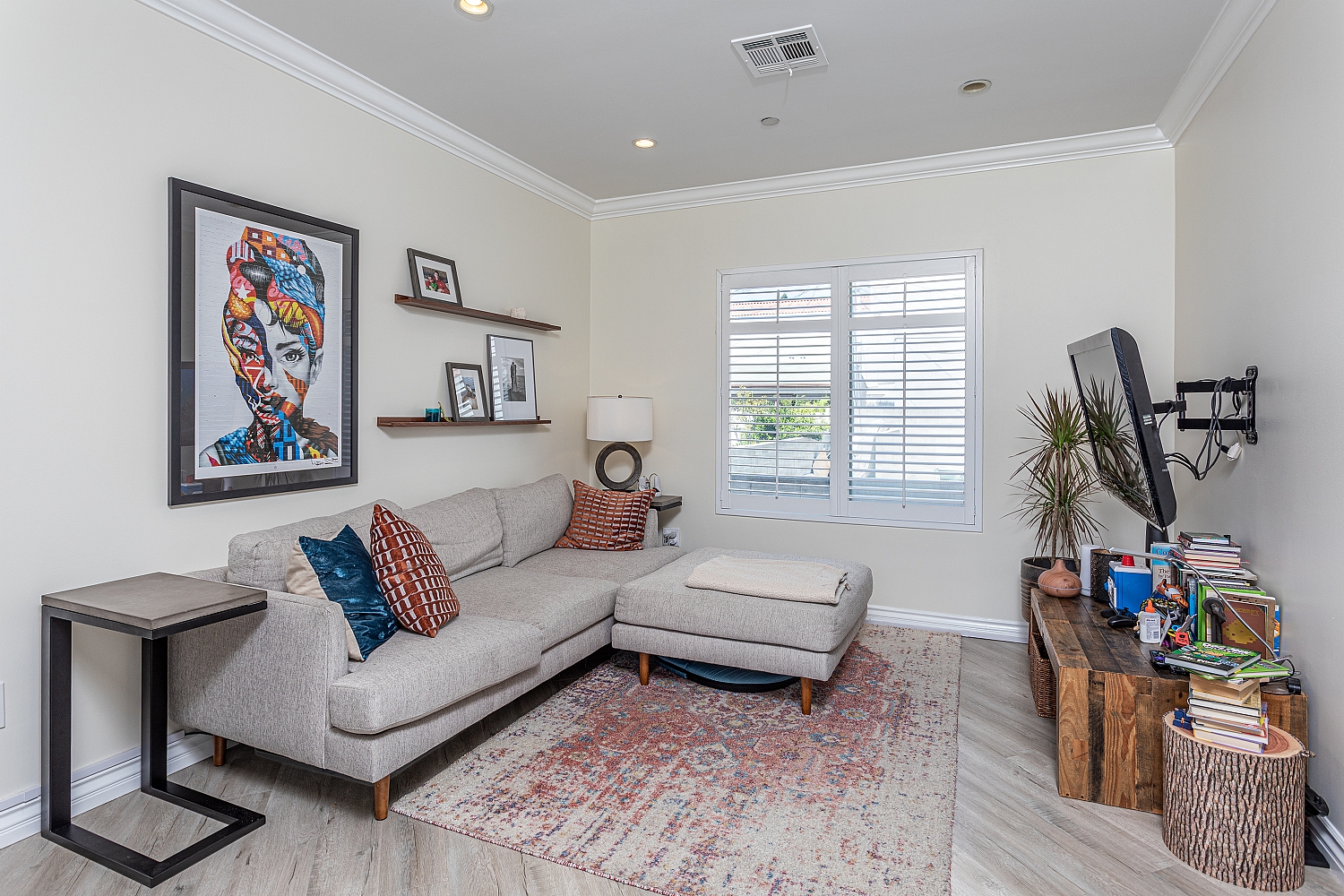 Elfyer - Burbank, CA House - For Sale