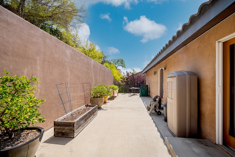 Elfyer - Los Angeles, CA House - For Sale