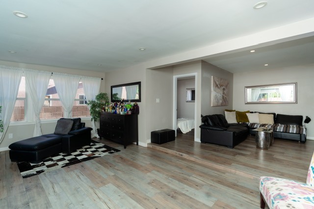 Elfyer - North Hollywood, CA House - For Sale