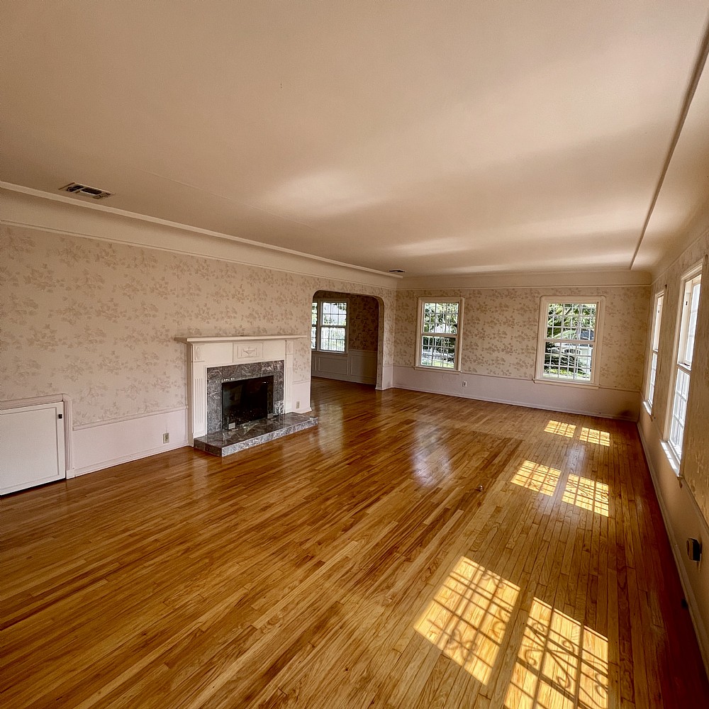 Elfyer - Burbank, CA House - For Sale