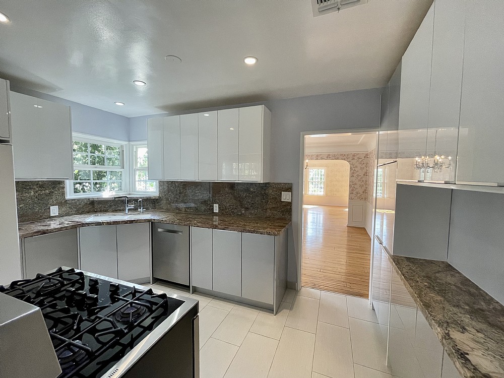 Elfyer - Burbank, CA House - For Sale