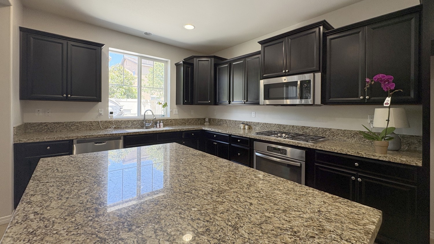 Elfyer - Eastvale, CA House - For Sale