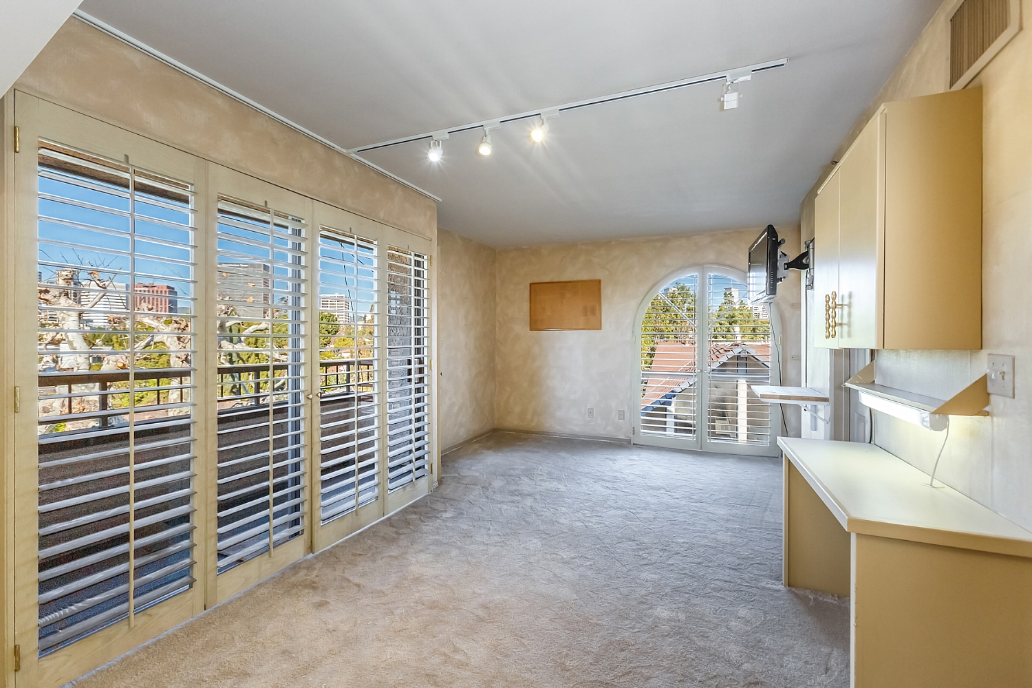 Elfyer - Los Angeles, CA House - For Sale