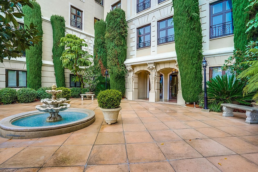 Elfyer - Los Angeles, CA House - For Sale