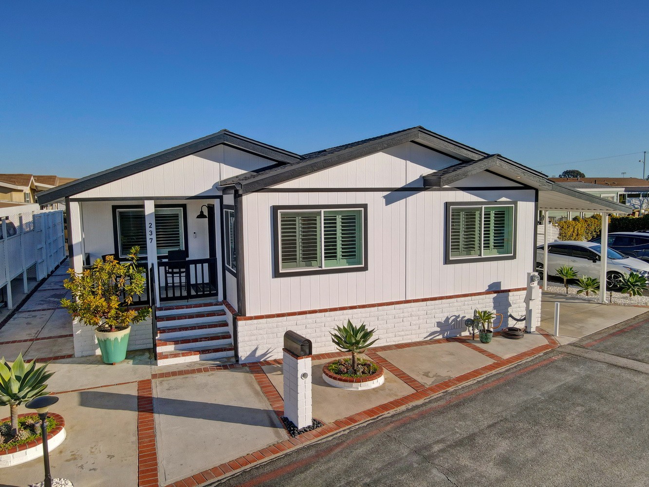 Elfyer - Huntington Beach, CA House - For Sale