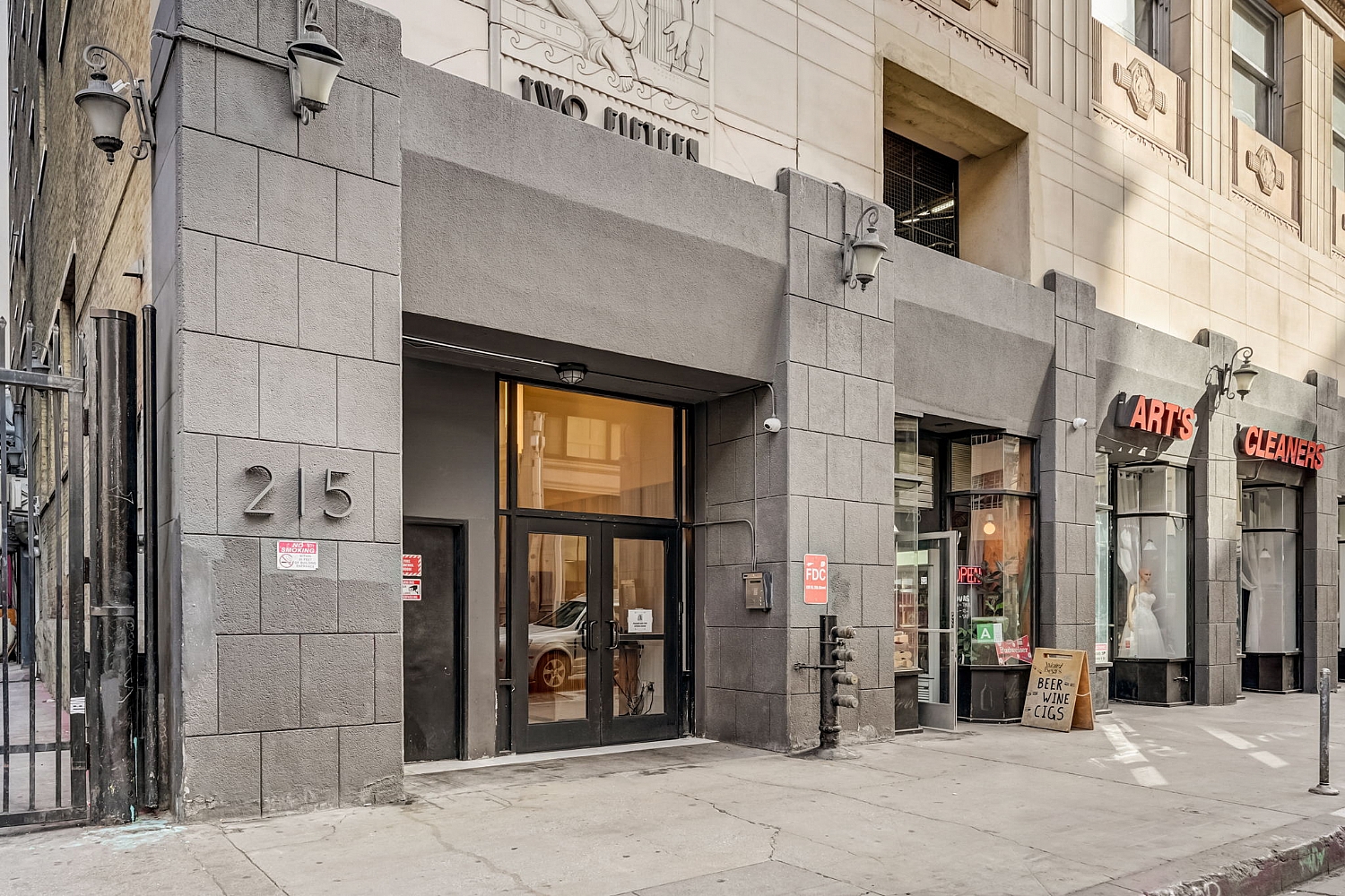 Elfyer - Los Angeles, CA House - For Sale