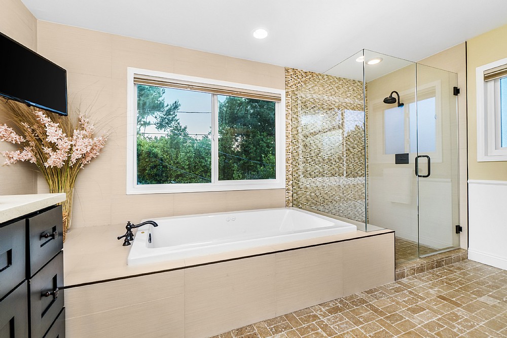 Elfyer - Studio City,  House - For Sale