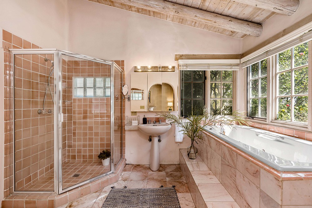 Elfyer - Studio City,  House - For Sale