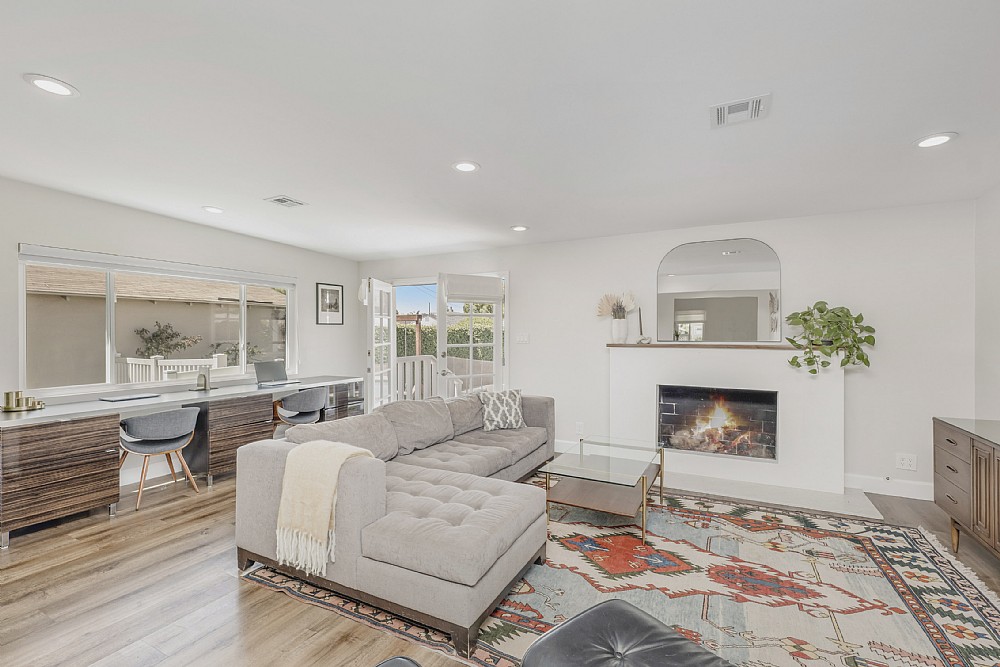 Elfyer - Burbank, CA House - For Sale