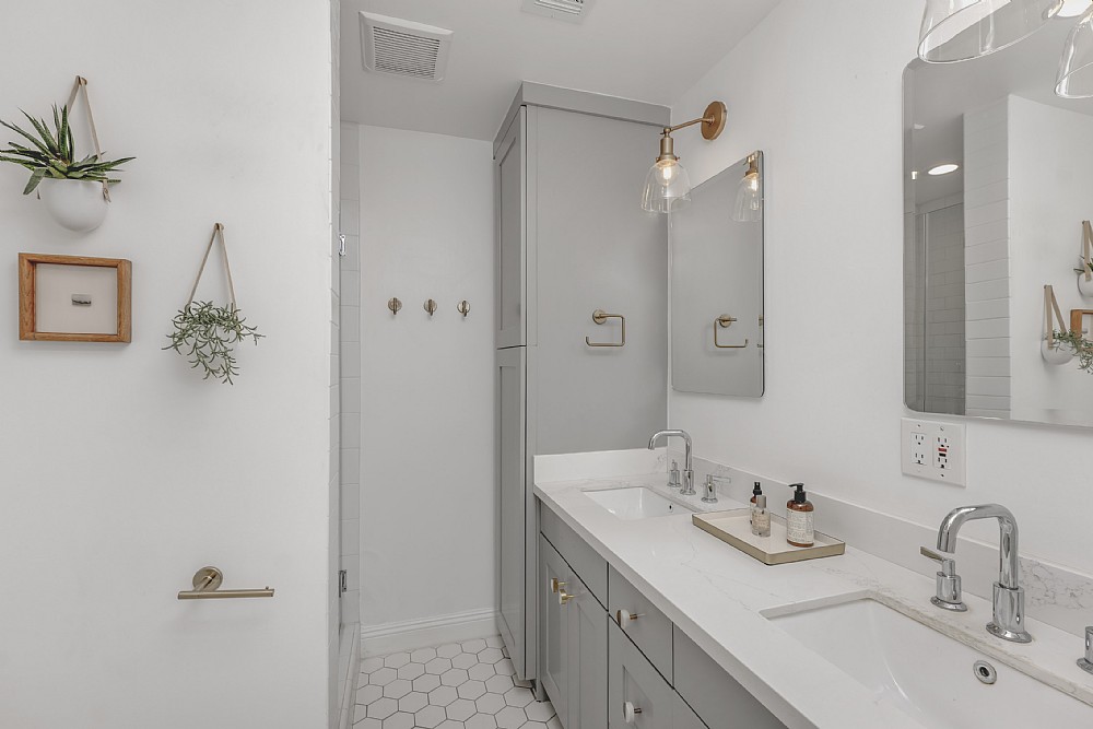 Elfyer - Burbank, CA House - For Sale