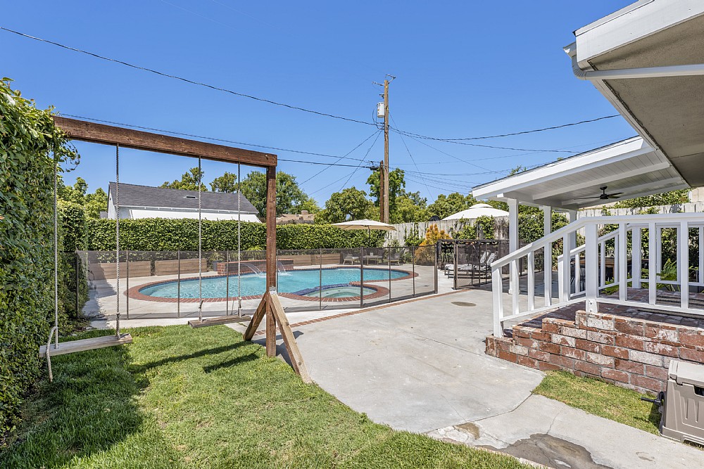 Elfyer - Burbank, CA House - For Sale