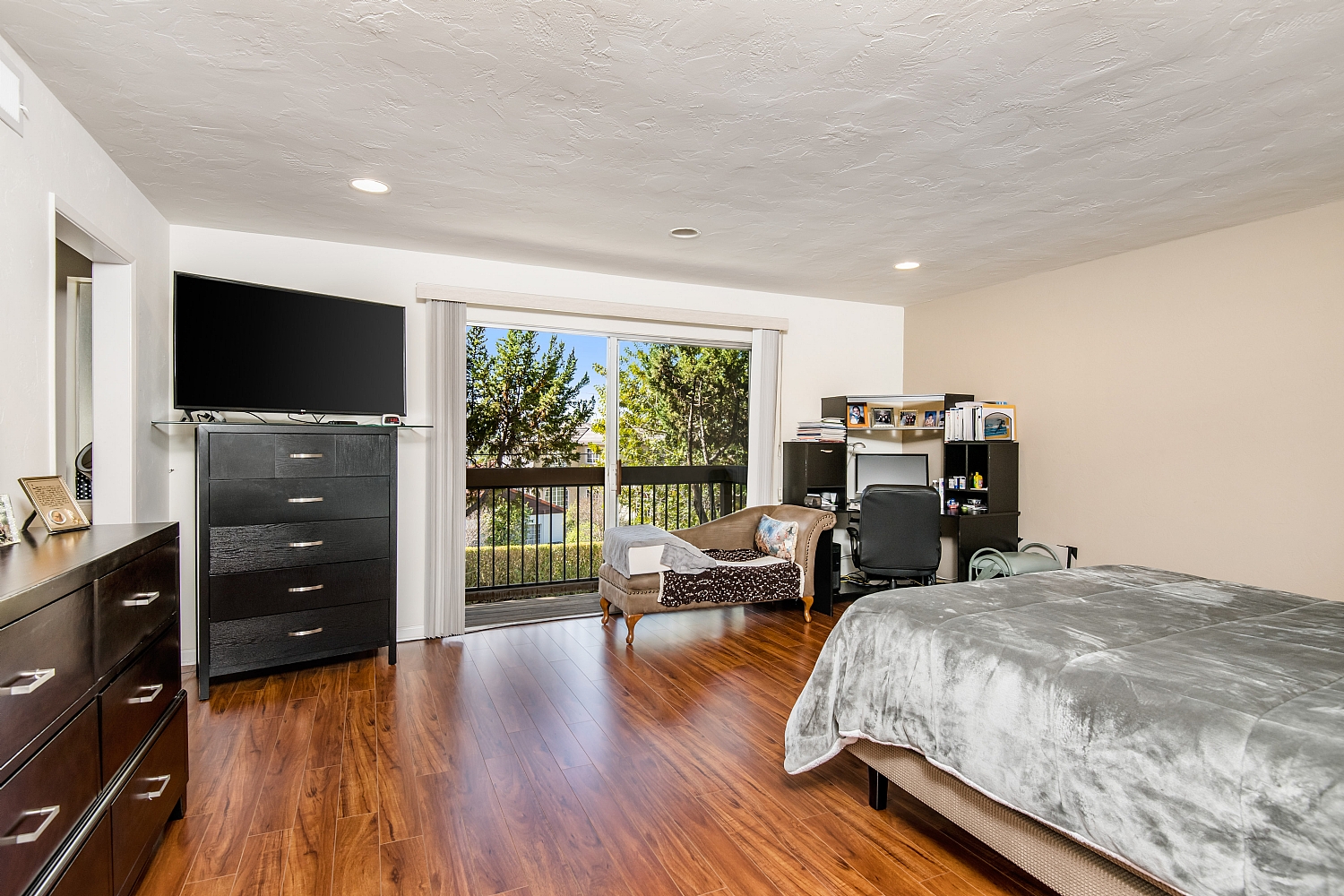 Elfyer - Burbank, CA House - For Sale