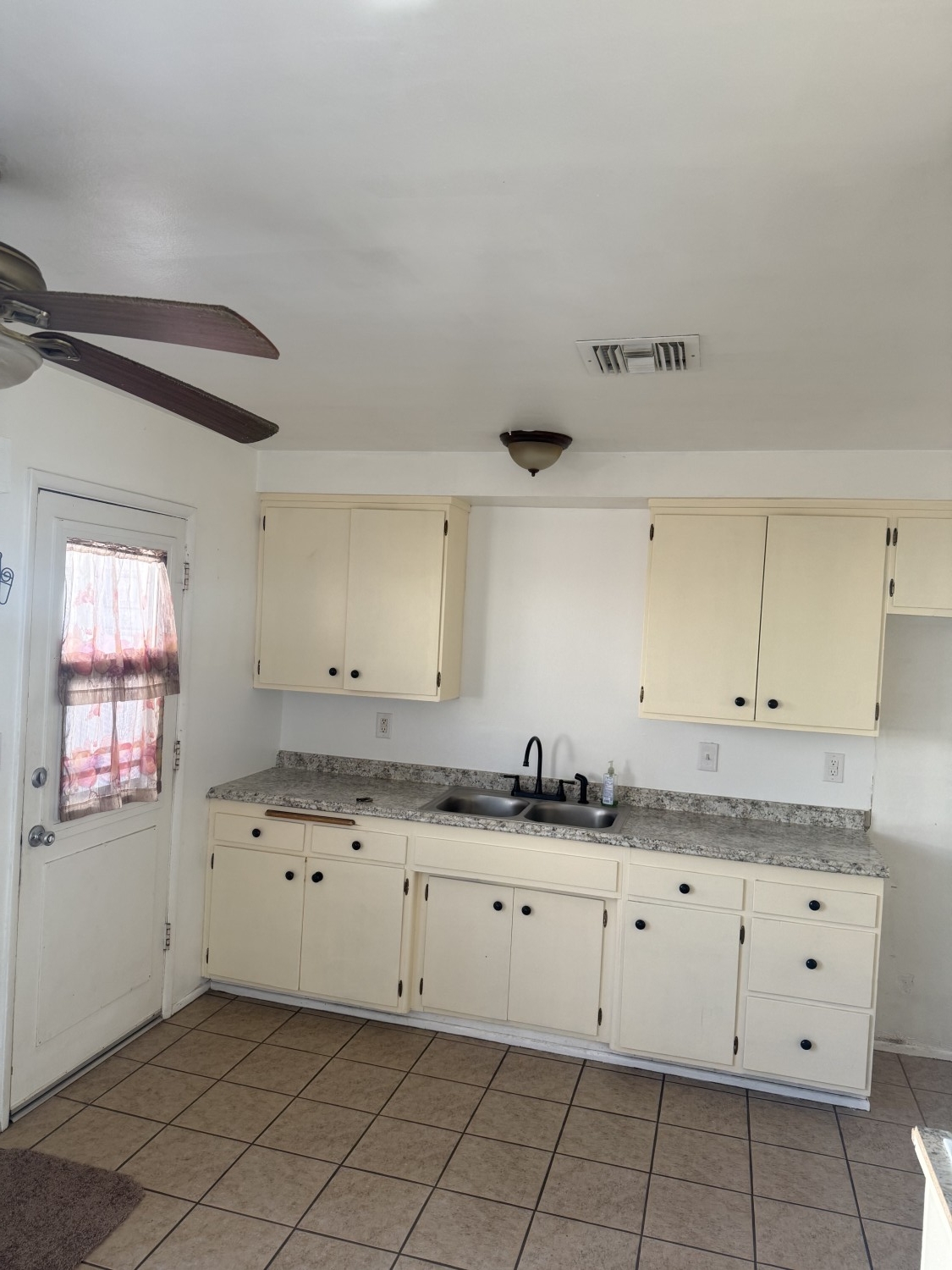Elfyer - Lancaster, CA House - For Sale