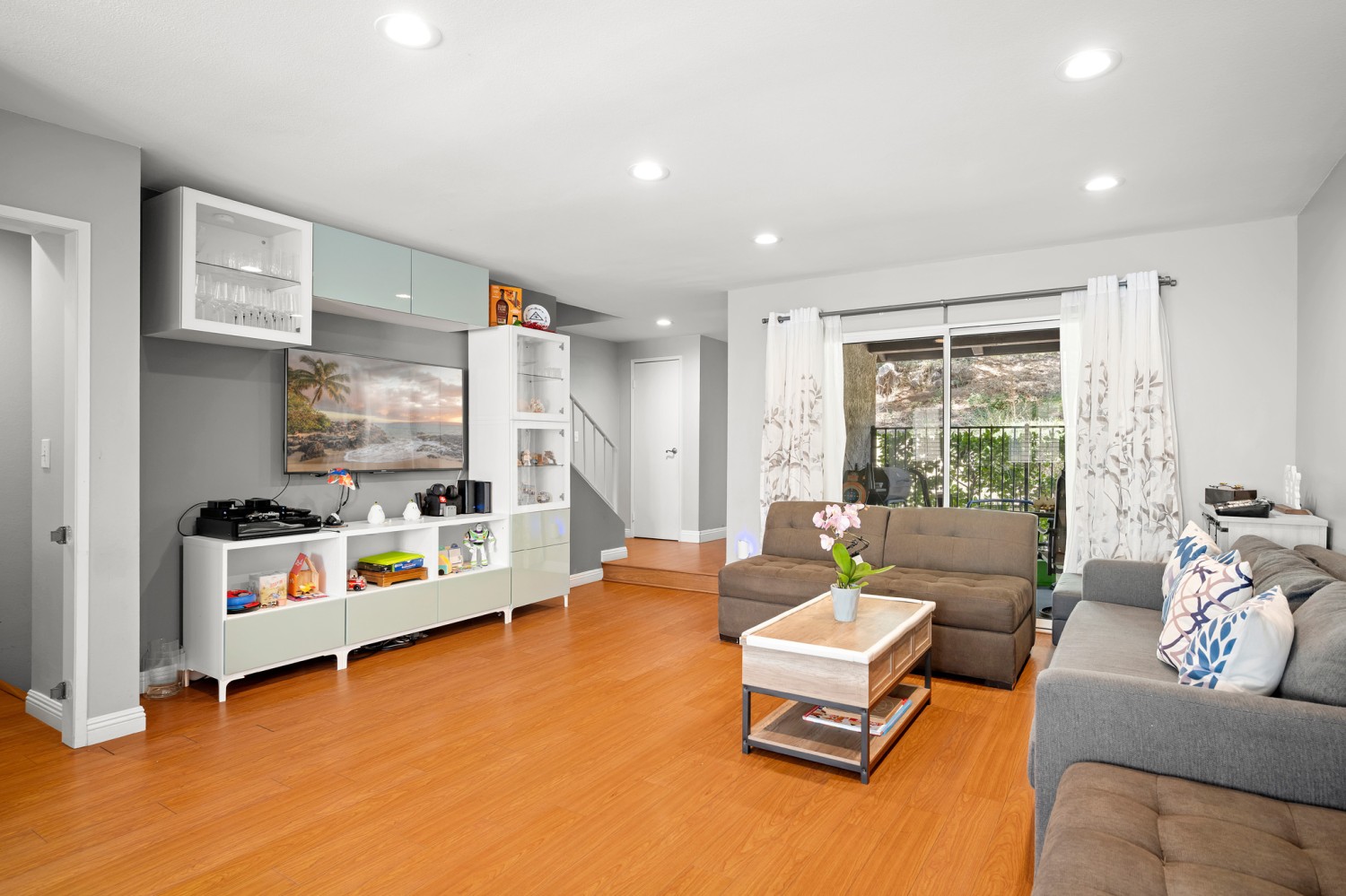 Elfyer - Burbank, CA House - For Sale