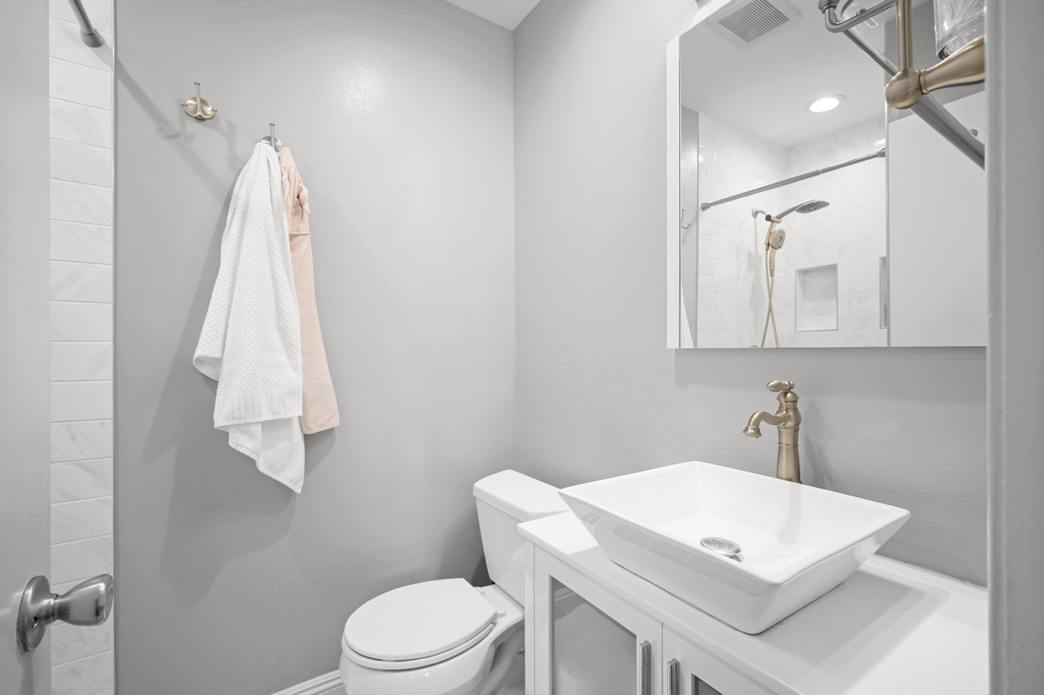 Elfyer - Burbank, CA House - For Sale