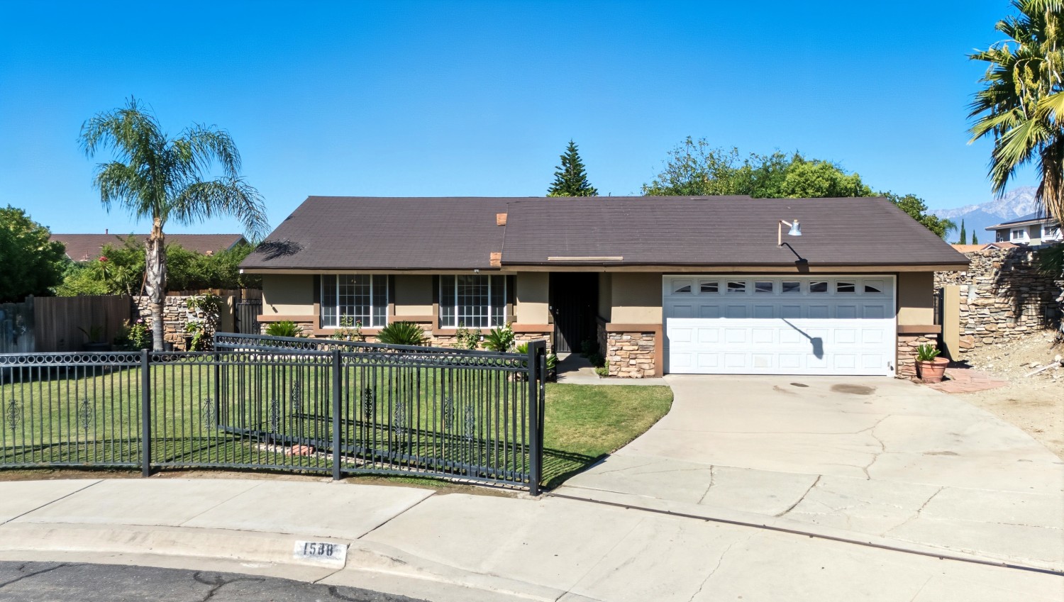 Elfyer - Rialto, CA House - For Sale