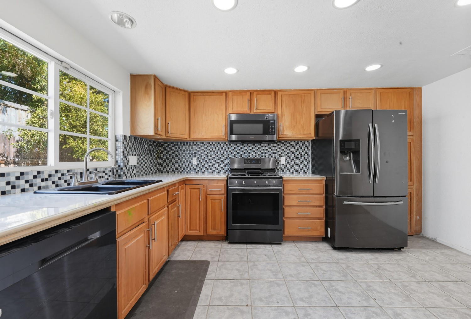 Elfyer - Rialto, CA House - For Sale