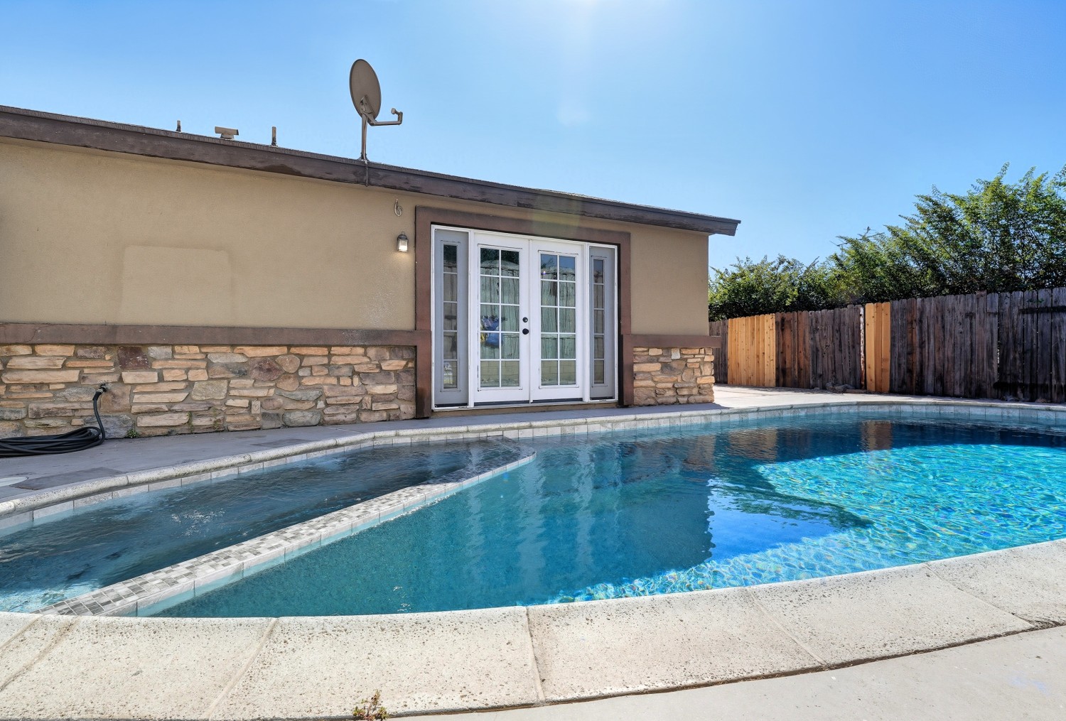 Elfyer - Rialto, CA House - For Sale