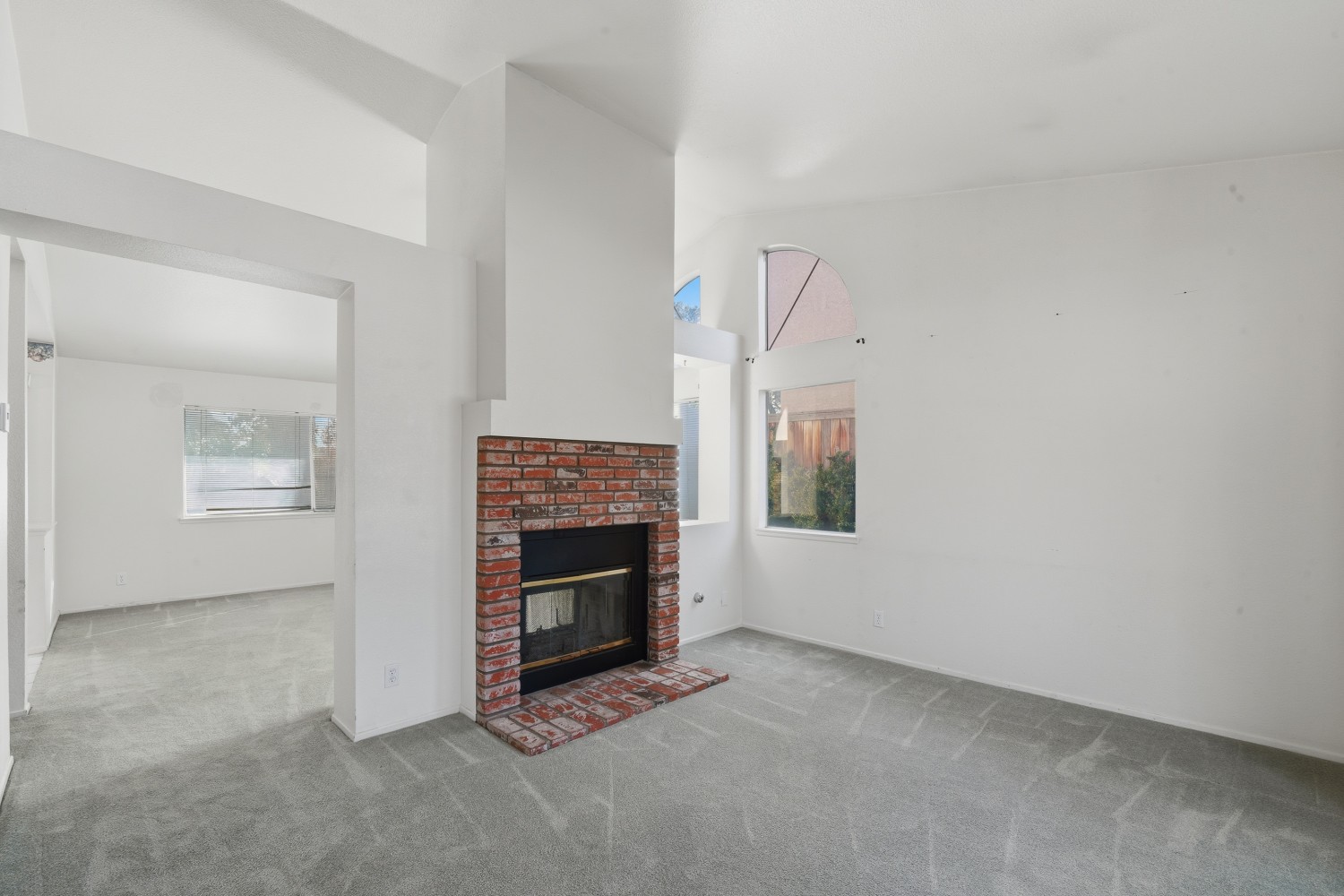 Elfyer - Palmdale, CA House - For Sale