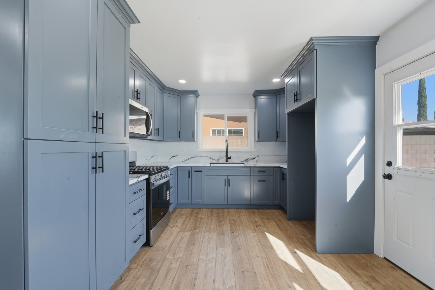 Elfyer - Fontana, CA House - For Sale