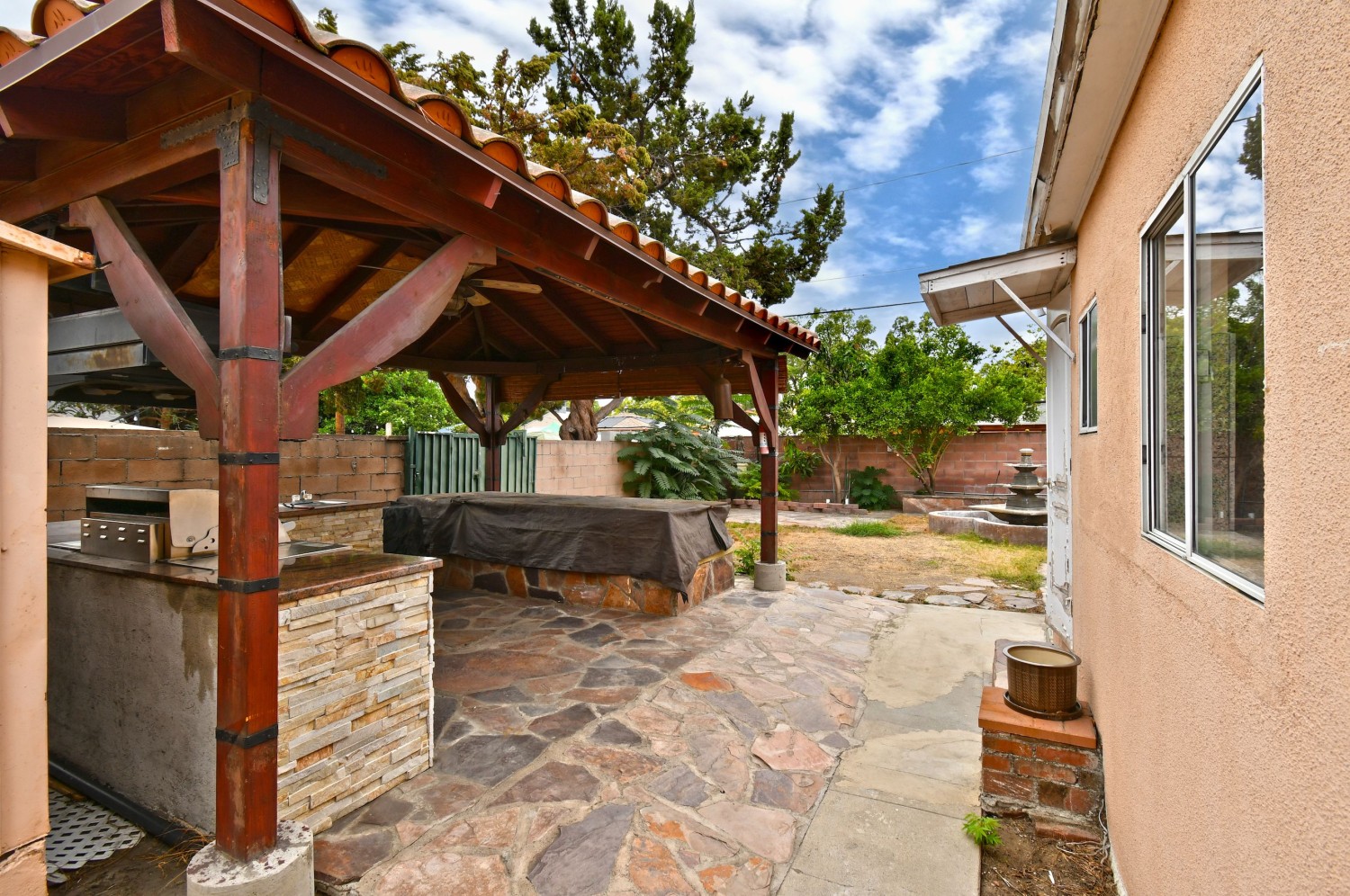 Elfyer - Burbank, CA House - For Sale