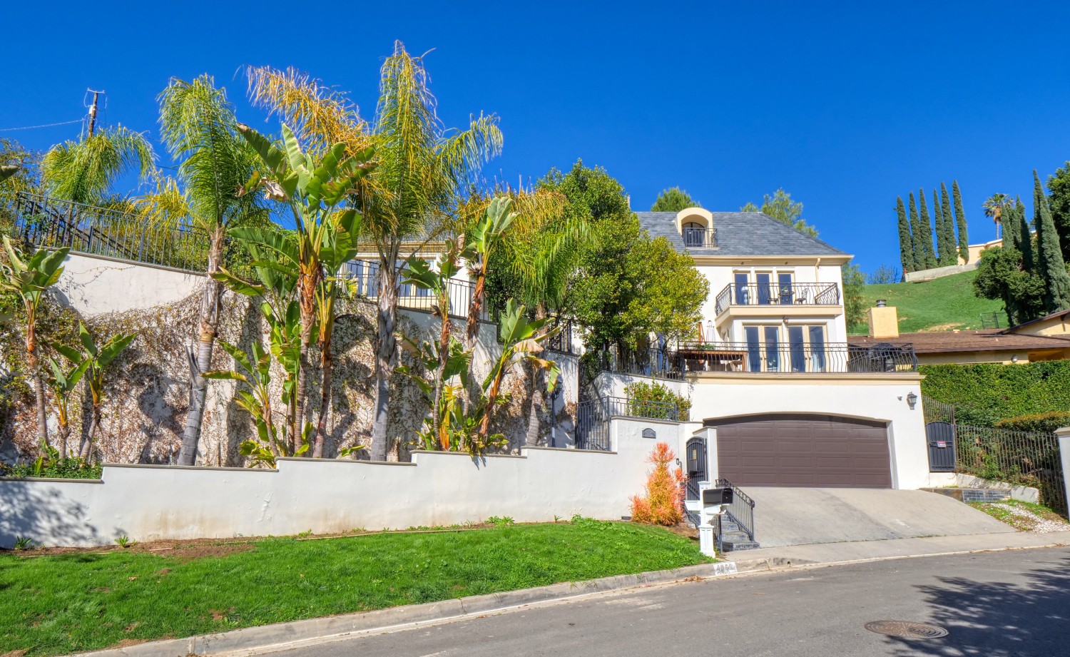 Elfyer - Woodland Hills, CA House - For Sale