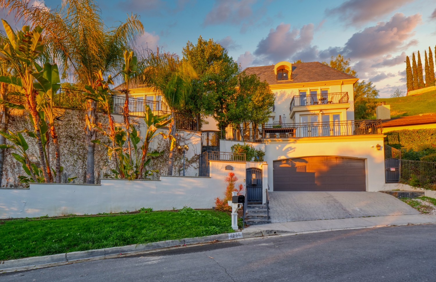 Elfyer - Woodland Hills, CA House - For Sale