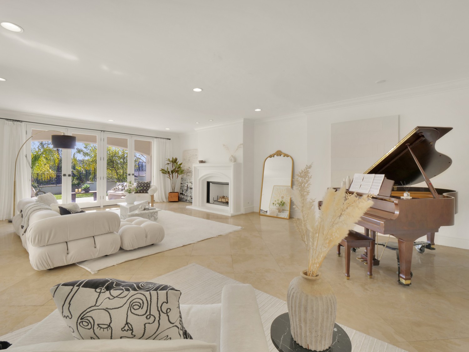 Elfyer - Woodland Hills, CA House - For Sale