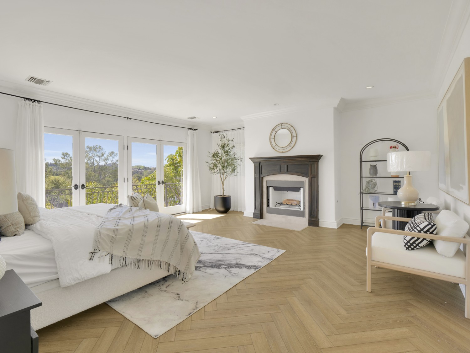 Elfyer - Woodland Hills, CA House - For Sale