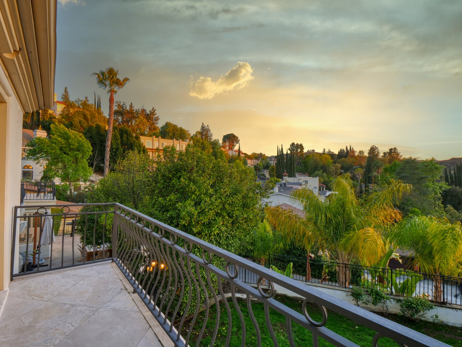 Elfyer - Woodland Hills, CA House - For Sale