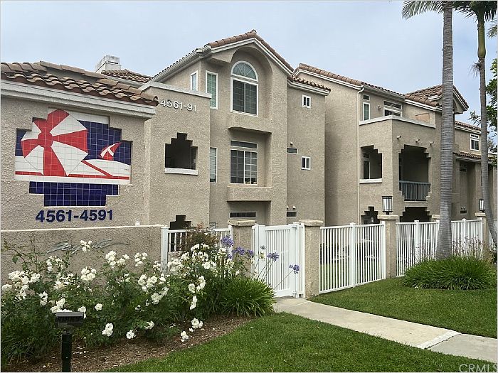 Elfyer - Huntington Beach, CA House - For Sale