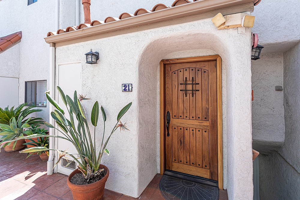 Elfyer - Studio City,  House - For Sale